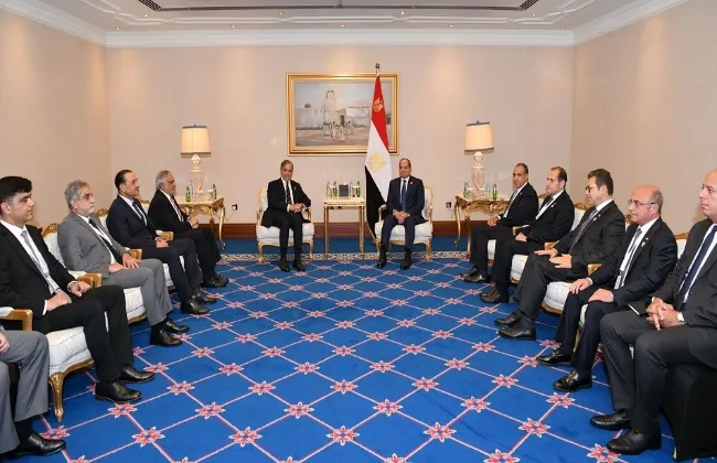 الرئيس السيسى لرئيس وزراء باكستان: مصر أول من حذر من تداعيات الحرب على غزة 