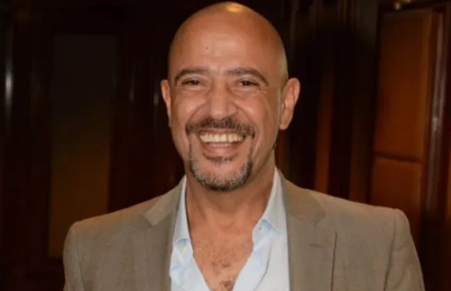 أشرف عبد الباقى ينتظر عرض مسلسل ولد وبنت وشايب وفيلم السادة الأفاضل 