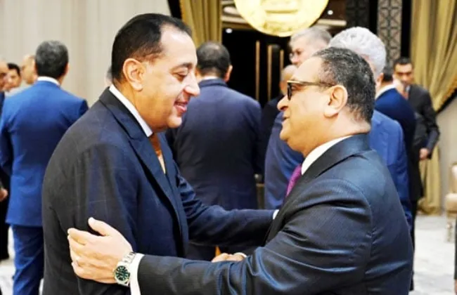 مجلس الوزراء يكرم الأمين العام السابق للمجلس ويهنئ الأمين الجديد بتوليه المسئولية 