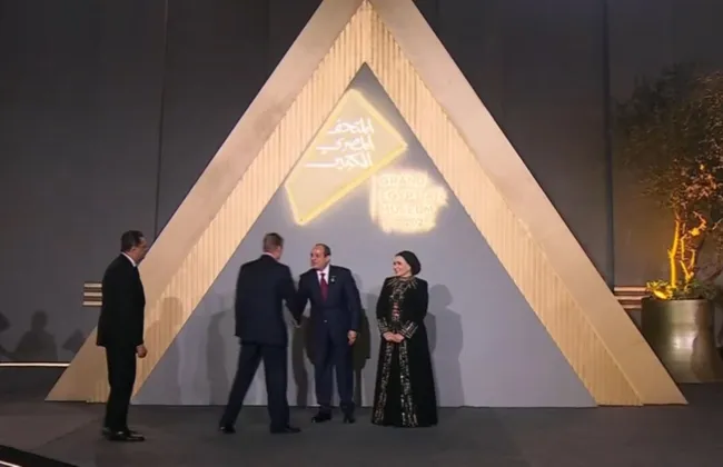 الرئيس السيسى والسيدة قرينته يستقبلان وفود حفل افتتاح المتحف المصرى الكبير 