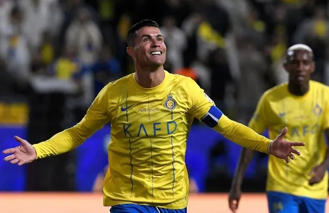 ثنائية رونالدو تقود النصر للفوز على الفيحاء في الدوري السعودي 