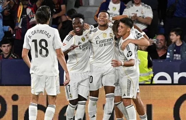 ريال مدريد يحلق فى صدارة ترتيب الدورى الإسبانى برباعية ضد فالنسيا 