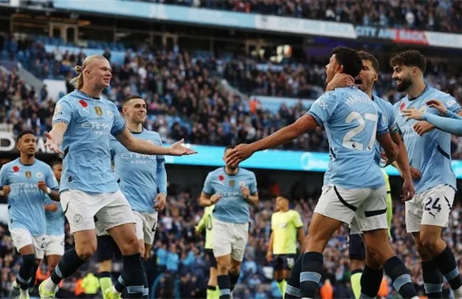 هالاند يعزز صدارة هدافي الدوري الإنجليزي بثنائية مان سيتي ضد بورنموث 