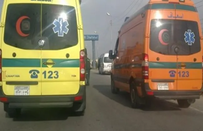 مصرع شخصين وإصابة 3 آخرين إثر حادث تصادم تريلا وسيارتين بمحور الأوتوستراد 