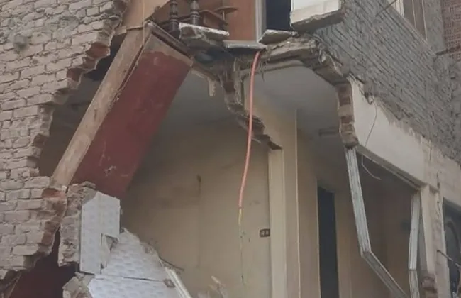 محافظ القاهرة يوجه بتشكيل لجنة لفحص العقارات المجاورة لعقار الخليفة المنهار 