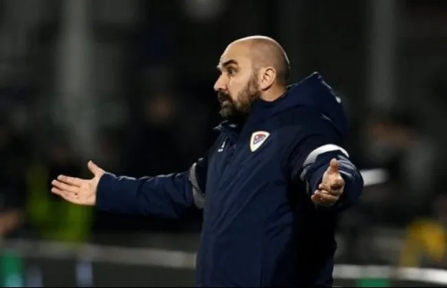  وفاة مدرب أثناء مباراة بالدوري الصربي 