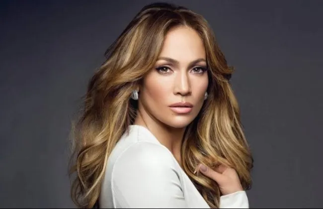 جينيفر لوبيز وجه جديد ومتألق لماركة المجوهرات العالمية  Zen Diamond 