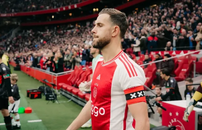 إقالة جون هيتينجا من تدريب أياكس بعد السقوط أمام جالاتا سراي 