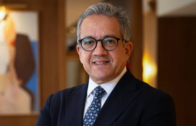 معمارى فرنسى عالمى مهنئا خالد العنانى: مصر تؤكد مكانتها الدولية وتاريخها الحضارى الفريد 