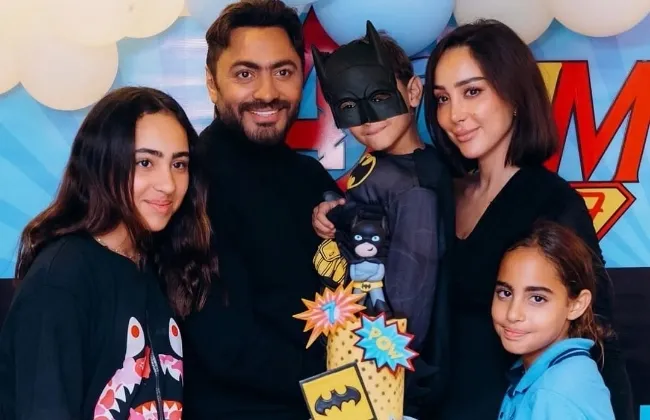 تامر حسني يحتفل بعيد ميلاد ابنه آدم بحضور بسمة بوسيل وابنتيه تاليا وامايا 
