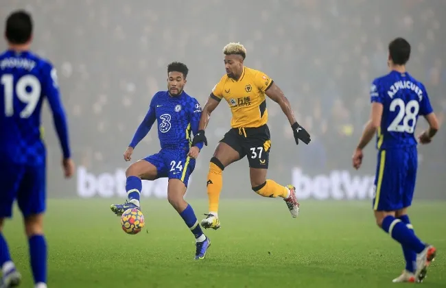 تشيلسي يكتسح وولفرهامبتون بثلاثية نظيفة ويزاحم على صدارة الدوري الإنجليزي 