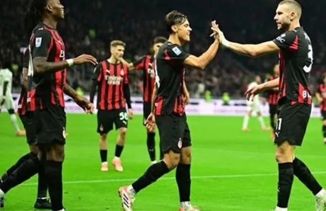 ميلان يتعادل مع بارما 2-2 ويقتنص صدارة الدوري الإيطالي مؤقتًا 