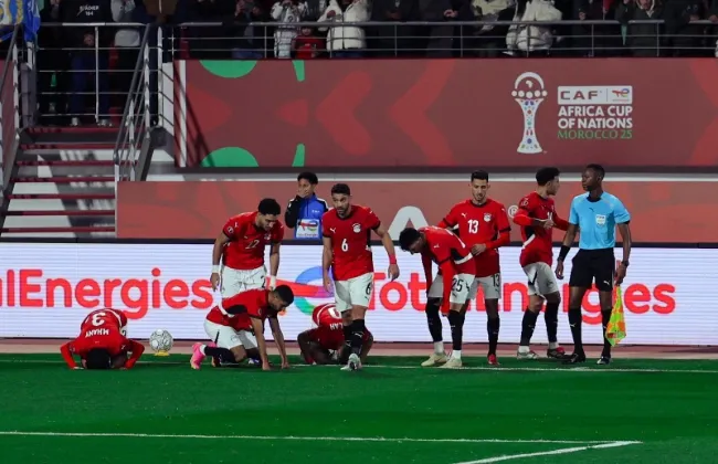 منتخب الفراعنة بـ10 لاعبين يهزم جنوب أفريقيا بهدف محمد صلاح ويصعد لدور الـ16