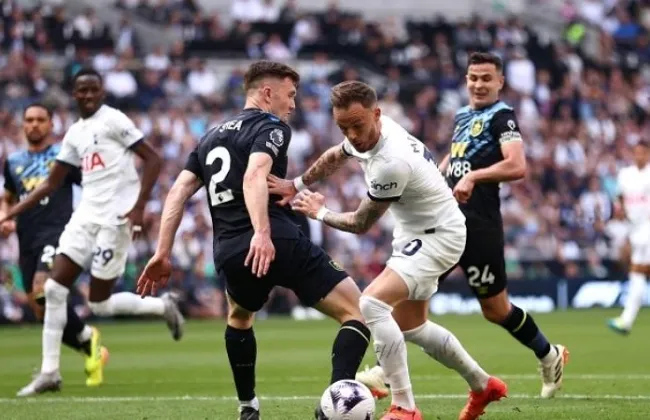 تعادل ناري بين بيرنلي ضد توتنهام 2-2 في الدوري الإنجليزي الممتاز