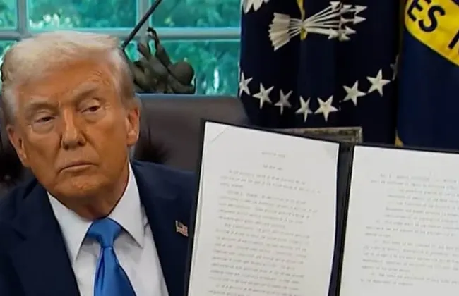 صور لـ ترامب الرئيس الأمريكي في مستندات ووثائق التسريبات الأخيرة