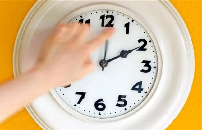 هل سيتم العمل بالتوقيت الصيفي قبل العيد؟