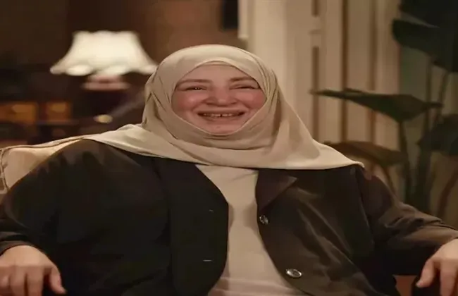 أشرف زكي يكشف حقيقة تقاضي عبلة كامل 25 مليون