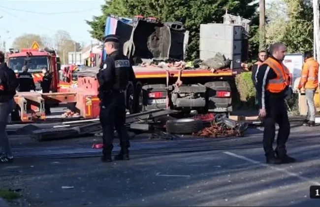 وفاة سائق القطار وإصابة 27 راكبًا بجروح متفاوتة أثناء اصطدام القطار بالقافلة العسكرية 