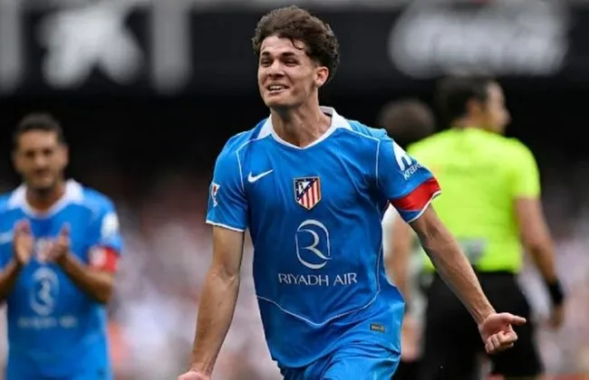 أتلتيكو مدريد يقهر فالنسيا بثنائية نظيفة ويعزز مركزه في 