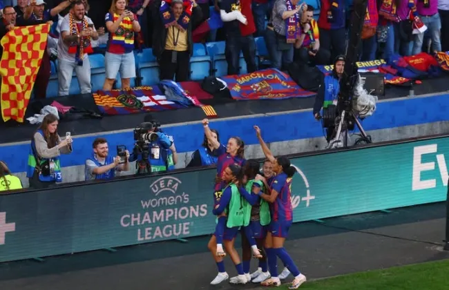 برشلونة يكتسح ليون برباعية ويتوج بدوري أبطال أوروبا للسيدات