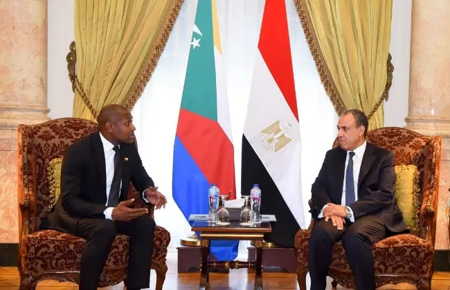 وزير الخارجية يستقبل نظيره القُمري لبحث سبل تعزيز العلاقات الثنائية