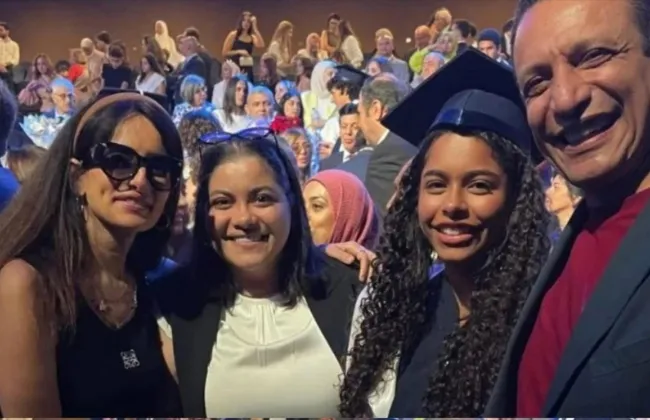 ابنة شيرين عبد الوهاب تحتفل بتخرجها فى المدرسة بحضور والدها وزينة