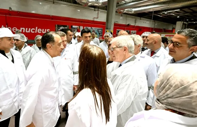 رئيس الوزراء يفتتح خط إنتاج جديد لـ