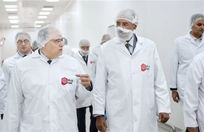 رئيس هيئة الدواء يستقبل رئيس إريتريا بمصنع جيبتو فارما لبحث آفاق التعاون