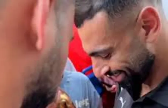 محمد صلاح يلبى طلبات الجماهير المصرية فى أمريكا