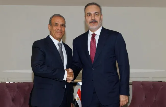 وزيرا خارجية مصر وتركيا يؤكدان أهمية مواصلة التنسيق السياسي والتشاور الإقليمى