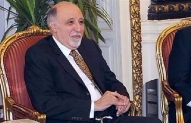 بذكاء يدير إمبراطور 