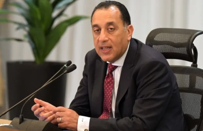 تفويض وزير العدل باختصاصات رئيس الوزراء بشأن تنظيم تملك غير المصريين للعقارات والأراضى