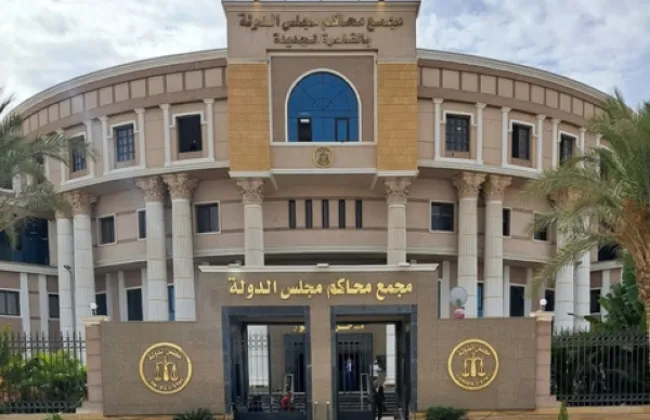 الإدارية العليا تؤيد عقوبة معلم اعتدى على طالب بخرطوم كهرباء وحصل أموالا مقابل الدرجات