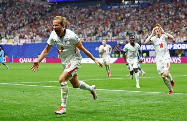 كين يقود إنجلترا إلى دور الـ 16 في كأس العالم بثنائية ضد الكونغو الديموقراطية