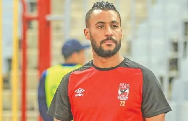 حسام عاشور يتهم طليقته بمنعه من دخول فيلته بأكتوبر والاستيلاء على ميدالياته