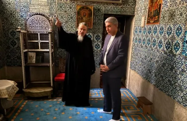 وزير السياحة والآثار يزور دير سانت ويلتقي الأنبا سيميون مطران الدير