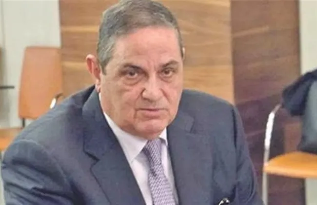 منع رجل الأعمال محمد الخشن و22 آخرين من التصرف في أموالهم