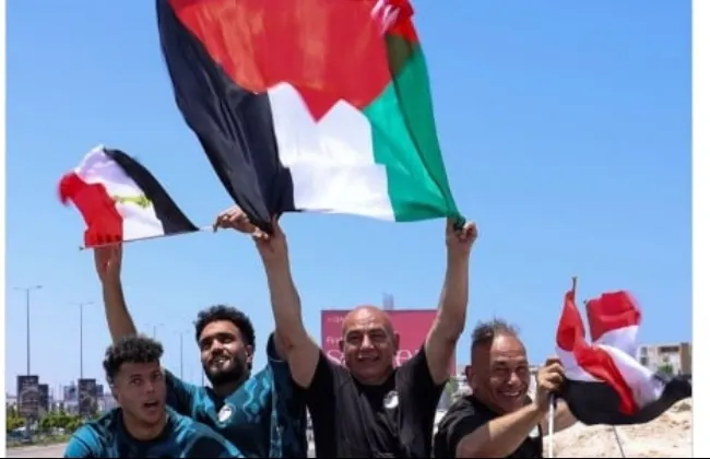 هيئة البث الاسرائيلية تبرز رفع حسام حسن علم فلسطين فى العلمين الجدبدة