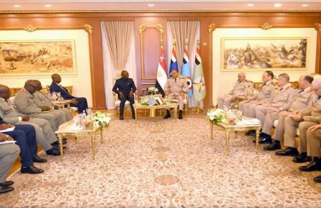 الفريق أشرف سالم زاهر يلتقى نائب رئيس الوزراء ووزير الدفاع بالكونغو الديمقراطية