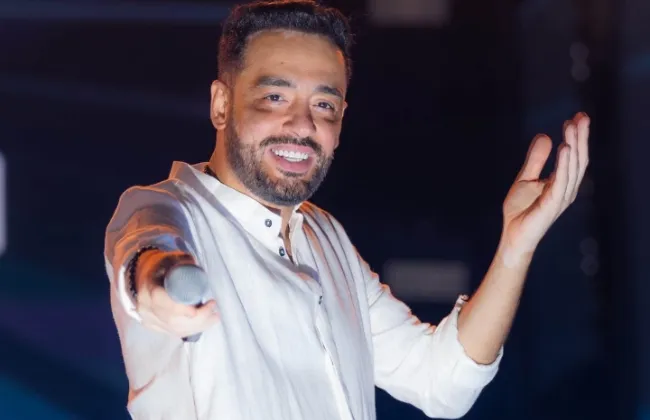 رامى جمال فى حفل استثنائى بالساحل الشمالى وجمهوره يغنّى معه كل كلمة