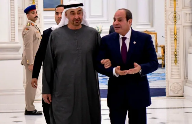 الرئيس السيسى يودّع الشيخ محمد بن زايد بمطار العلمين فى ختام زيارته الأخوية لمصر