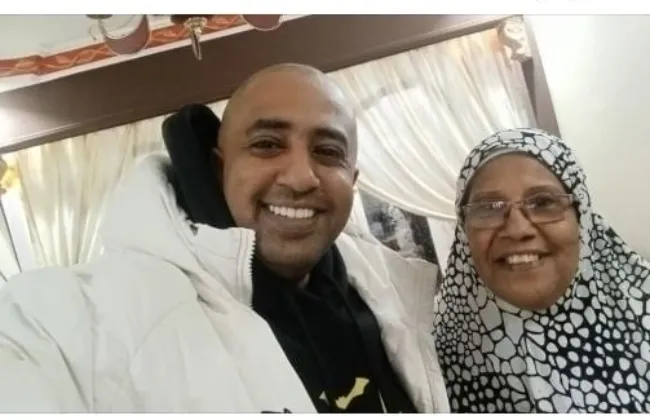 محمد أوتاكا يطلب الدعاء لوالدته بعد تعرضها لحادث