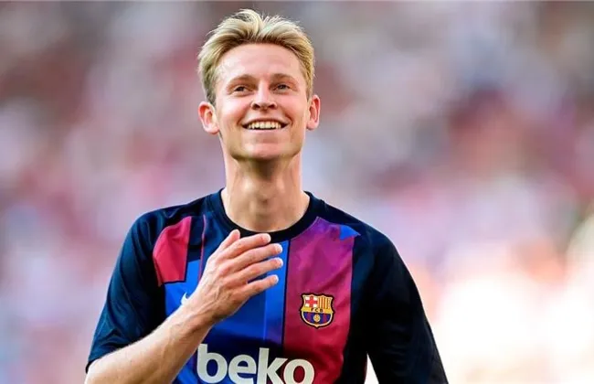 برشلونة يعلن إصابة دي يونج بتمزق في الركبة اليمنى