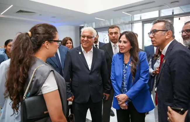 وزيرة الإسكان تزور مستشفى 