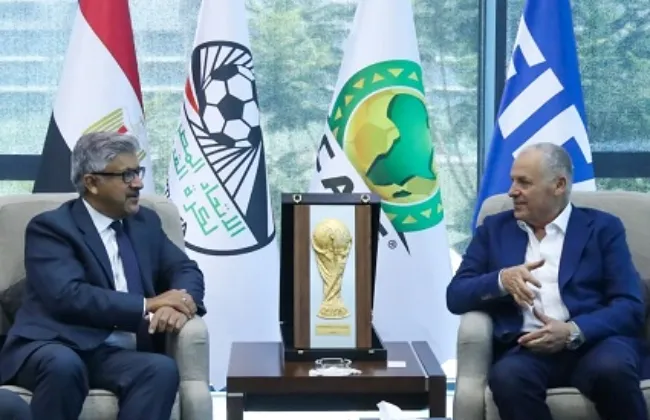 هاني أبو ريدة يستقبل السفير الباكستاني فى مصر