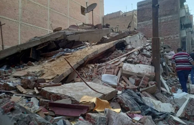 النيابة الإدارية تحقق في انهيار عقار زفتى بعد وفاة 4 أشخاص وتنتقل لموقع الحادث