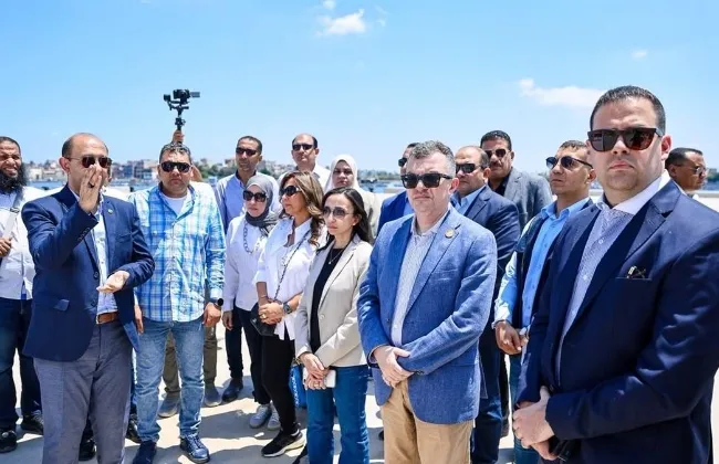 وزير التخطيط ومحافظ البحيرة يختتمان جولتهما بتفقد أعمال تطوير ميناء رشيد
