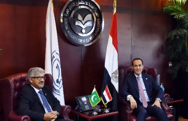 باكستان تدرس ضخ استثمارات جديدة في مصر بقطاعات النسيج والبطاريات والهواتف