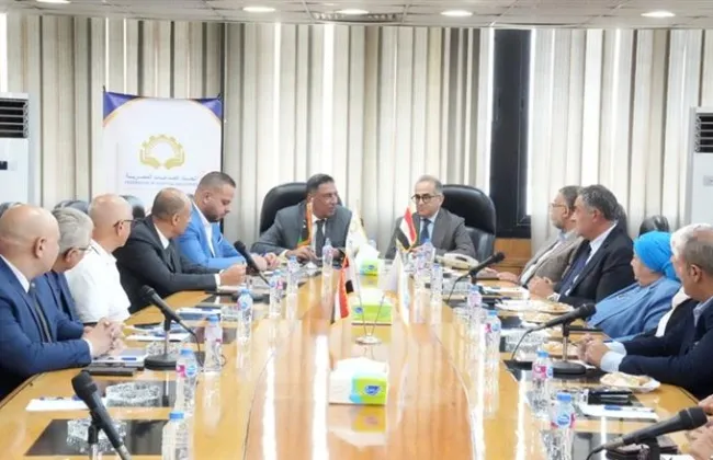 اتحاد الصناعات يبحث إنشاء معرض دائم ومراكز لوجستية للمنتجات المصرية فى ليبيا
