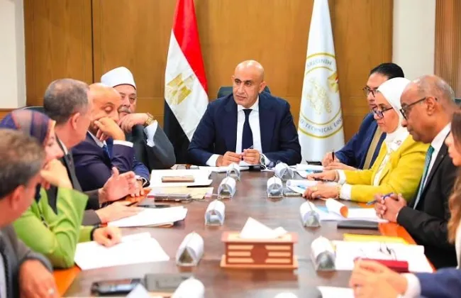 وزارة التعليم تكشف آليات تغيير المسار بشهادة البكالوريا المصرية